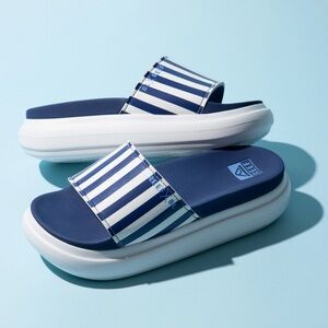 Reef Cushion Bondi Bay in Bluestone Lane Blue - Size 8 NWT